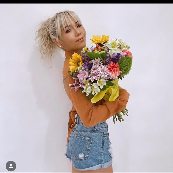 Superdown brand backless long sleeve. - Picture 1 of 4